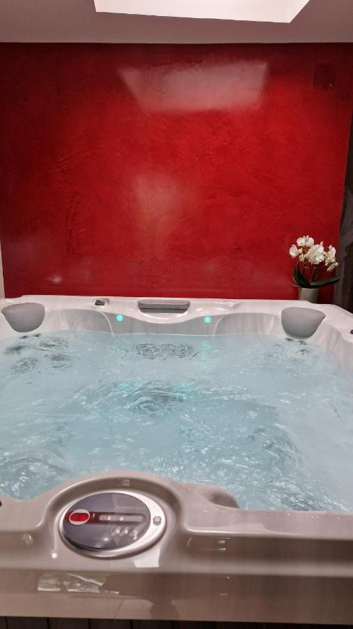 Chambre D'Hote Romantique Avec Spa Privatif Domaine Les Nuits Envoutees - Vezenobres Exterior foto