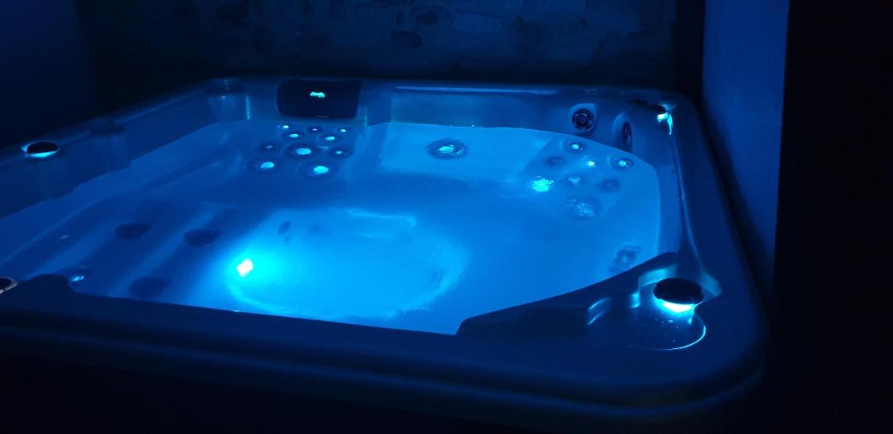 Chambre D'Hote Romantique Avec Spa Privatif Domaine Les Nuits Envoutees - Vezenobres Exterior foto