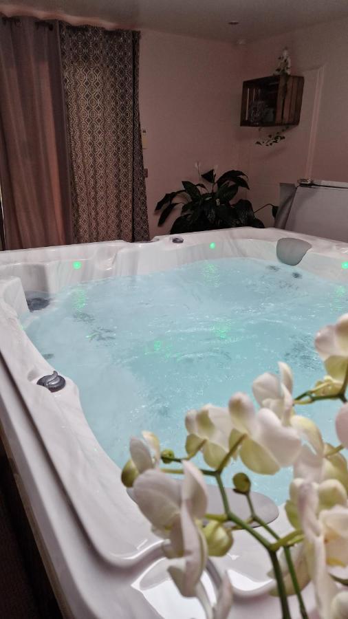Chambre D'Hote Romantique Avec Spa Privatif Domaine Les Nuits Envoutees - Vezenobres Exterior foto