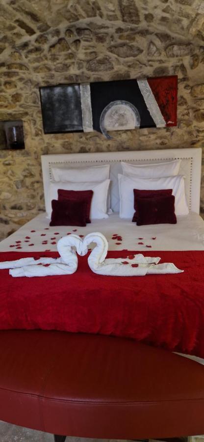 Chambre D'Hote Romantique Avec Spa Privatif Domaine Les Nuits Envoutees - Vezenobres Exterior foto